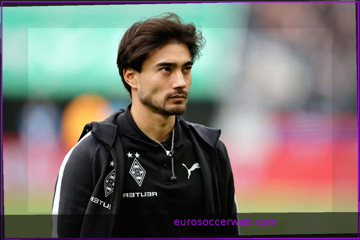 Borussia Mönchengladbach Midfielder Jens Castrop Faces Extended Layoff After Shoulder Surgery